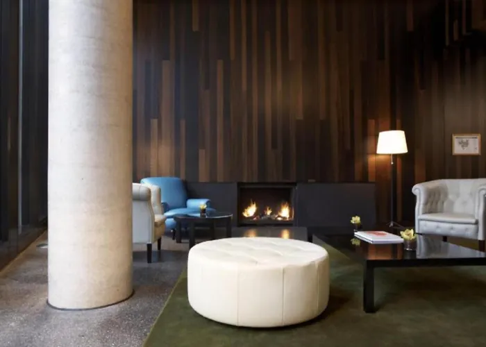 Empire Riverside Hotel